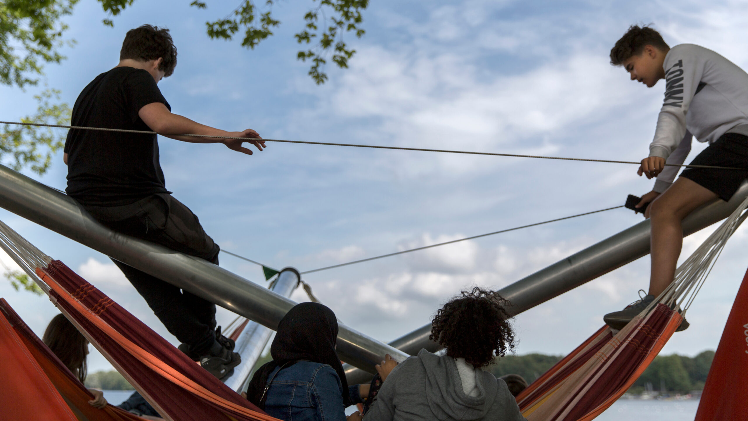 Jongeren écht laten meedoen in hun wijk: nieuwe inzichten uit Amsterdam Nieuw-West