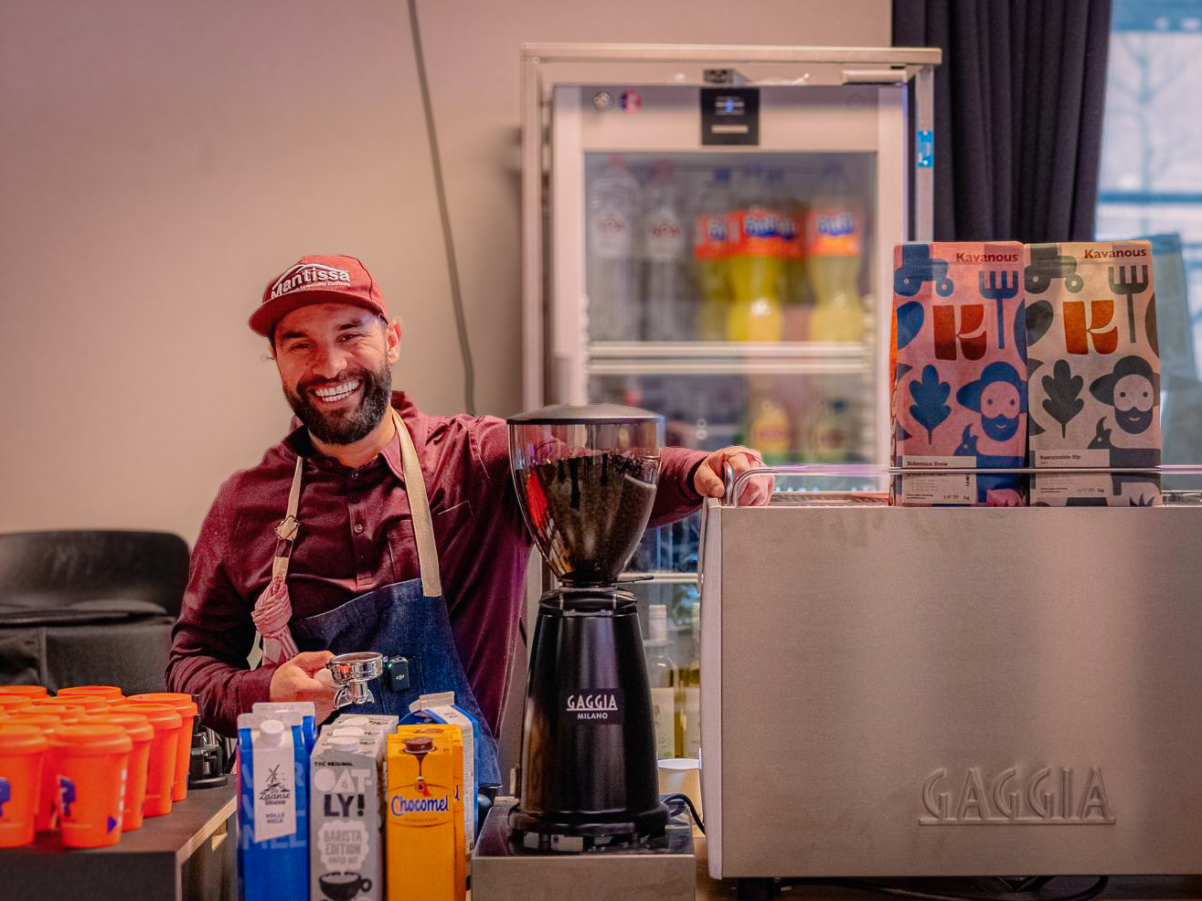Van straatvoetballer tot koﬃeondernemer met een missie