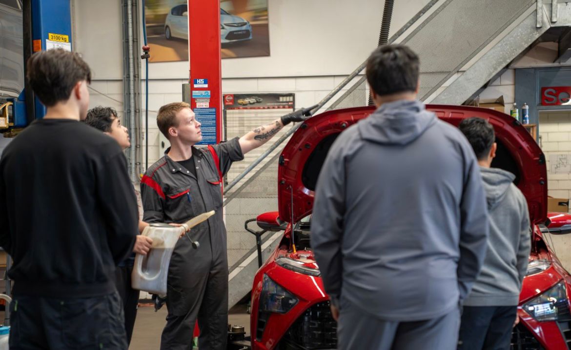 Zaadjes geplant tijdens de Doe Dag van Amsterdam Nieuw-West On Stage